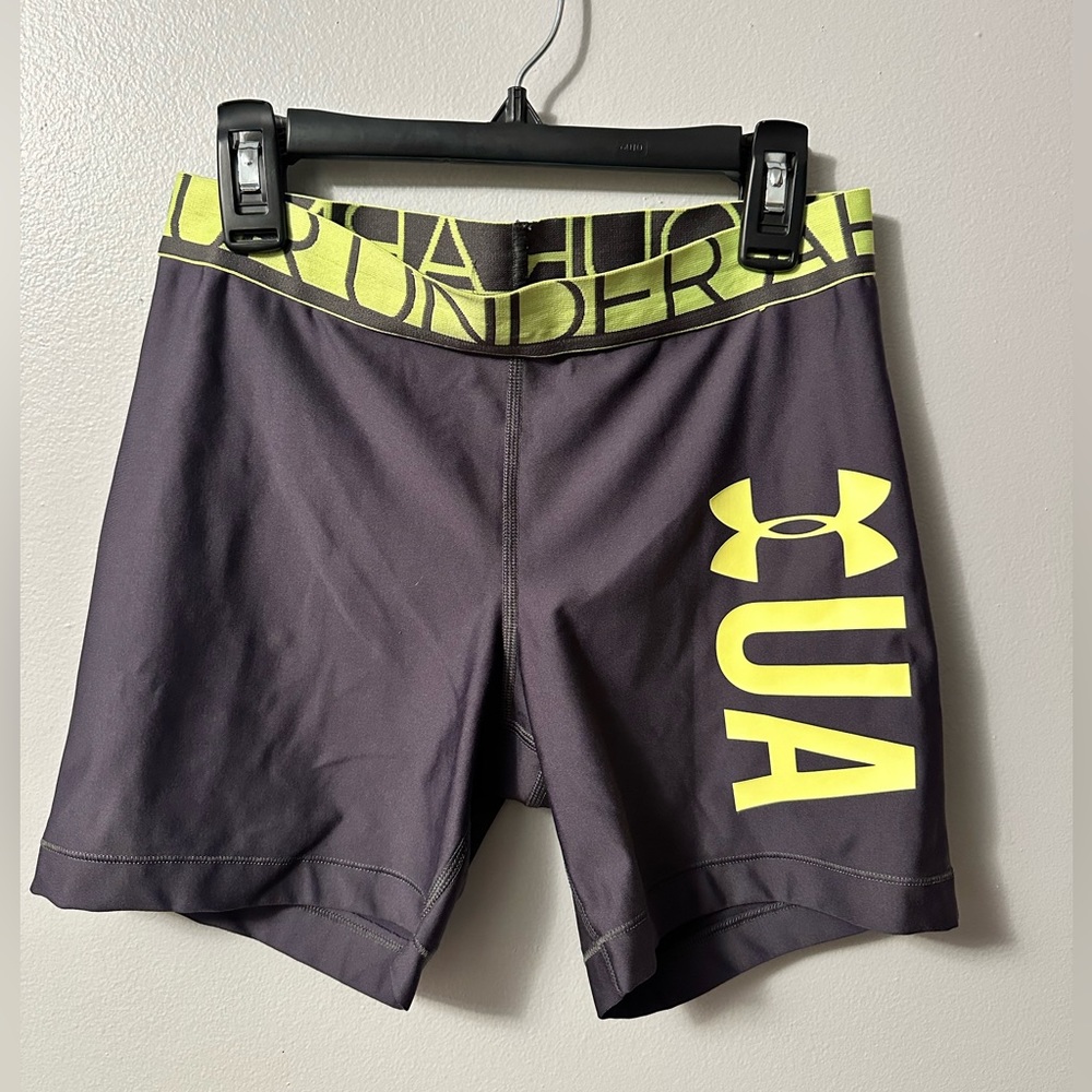 Women’s under armour spandex shorts.